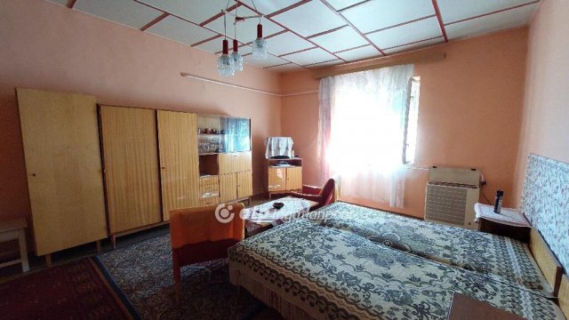 Eladó családi ház, Kisújszálláson 16 M Ft, 2 szobás