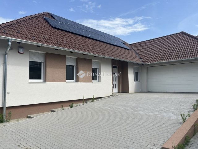 Eladó családi ház, Fóton 155 M Ft, 5 szobás