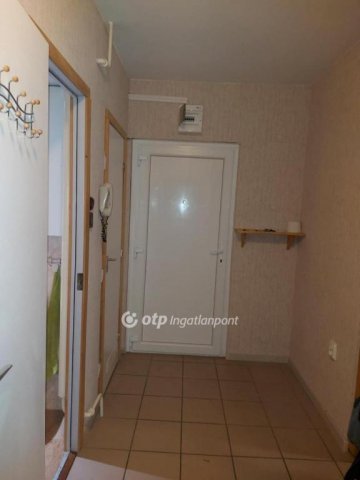 Eladó panellakás, Pécsett 56.8 M Ft, 3 szobás