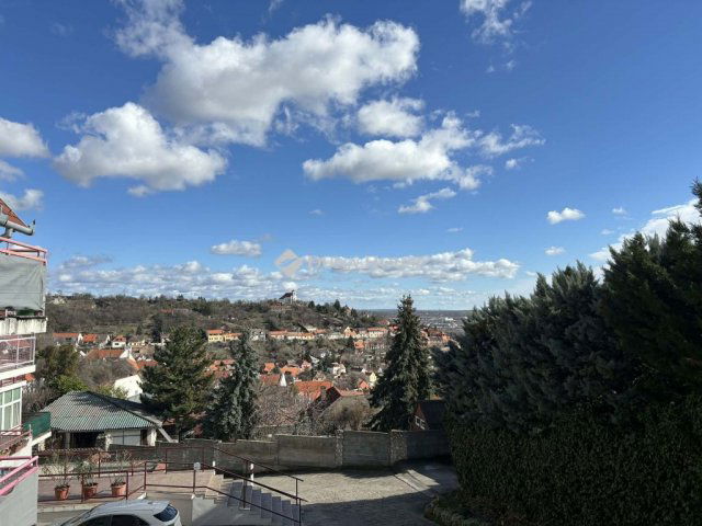 Eladó téglalakás, Pécsett 88 M Ft, 3 szobás