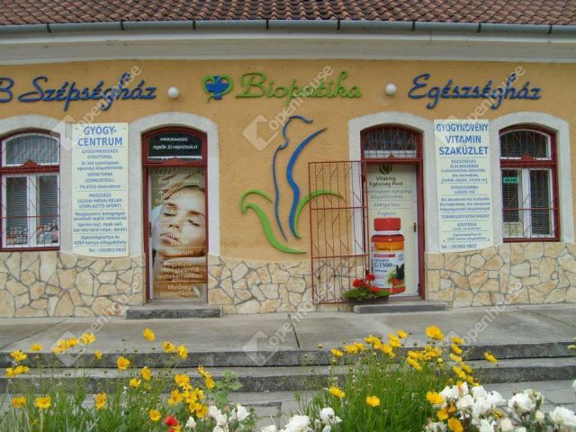 Eladó üzlethelyiség, Sárbogárdon 39 M Ft, 3 szobás