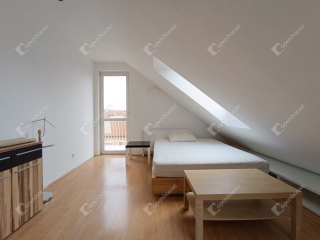 Eladó téglalakás, Sopronban 89.9 M Ft, 4 szobás