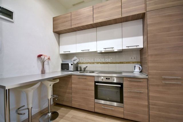 Eladó téglalakás, Budapesten, VII. kerületben 98.48 M Ft