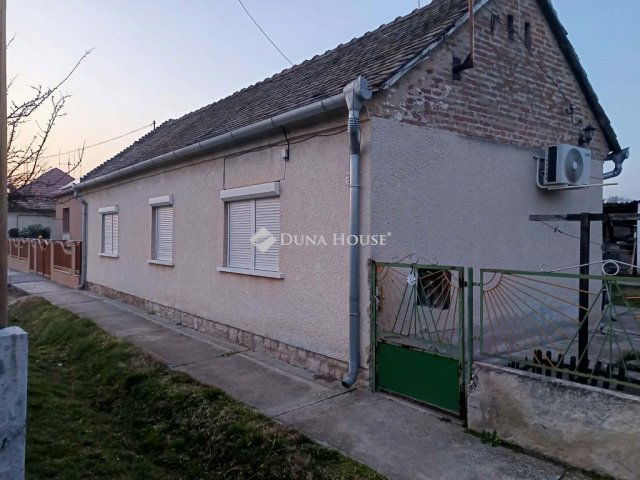 Eladó családi ház, Szentlőrincen 35.5 M Ft, 3 szobás