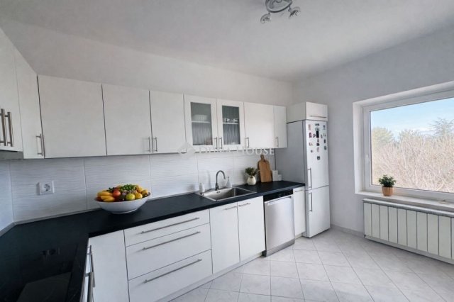 Eladó családi ház, Pécsett 154 M Ft, 5 szobás