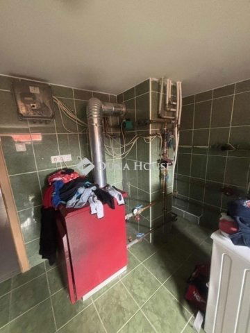 Eladó családi ház, Pécsett 79.9 M Ft, 7 szobás