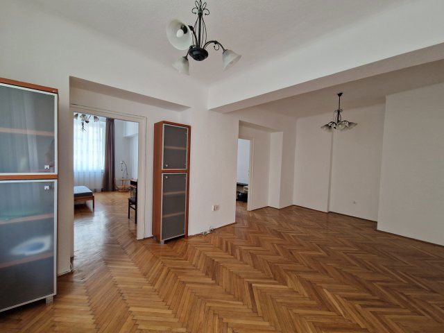 Kiadó téglalakás, albérlet, V. kerületben, Régi posta utcában