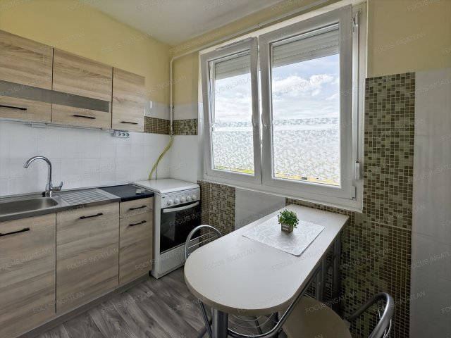 Kiadó panellakás, albérlet, Kecskeméten 125 E Ft / hó, 1 szobás