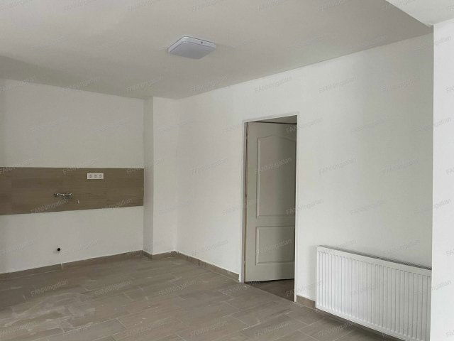 Eladó családi ház, Lábatlanon 27.9 M Ft, 2 szobás