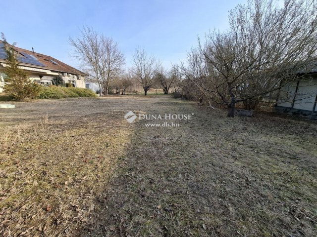 Eladó telek, Budapesten, XVI. kerületben 110 M Ft