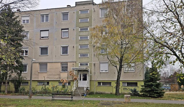 Eladó panellakás, Békéscsabán 24.35 M Ft, 2 szobás