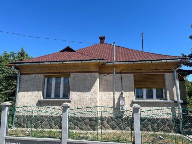 Eladó családi ház, Farmoson 24.5 M Ft, 4 szobás