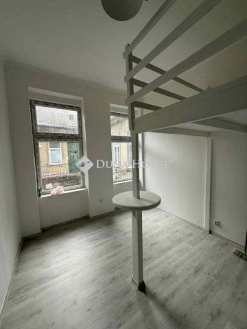 Eladó téglalakás, Budapesten, VI. kerületben 47.9 M Ft, 1 szobás