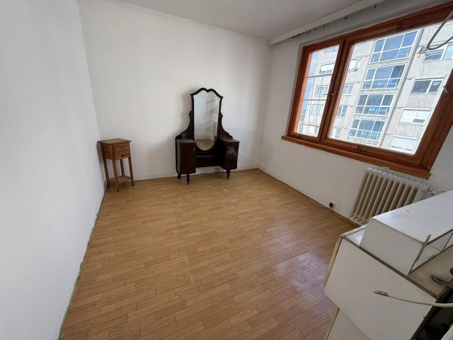 Eladó panellakás, Tatabányán 39.5 M Ft, 2+1 szobás