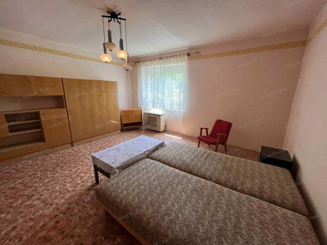 Eladó családi ház, Győrújbaráton 54.99 M Ft, 4+2 szobás