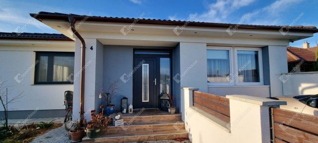 Eladó családi ház, Győrzámolyon 104 M Ft, 5 szobás