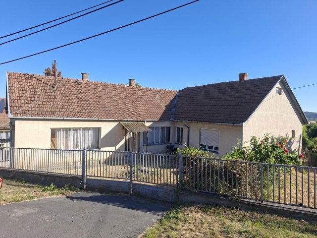 Eladó családi ház, Hollókőn 29.99 M Ft, 4 szobás