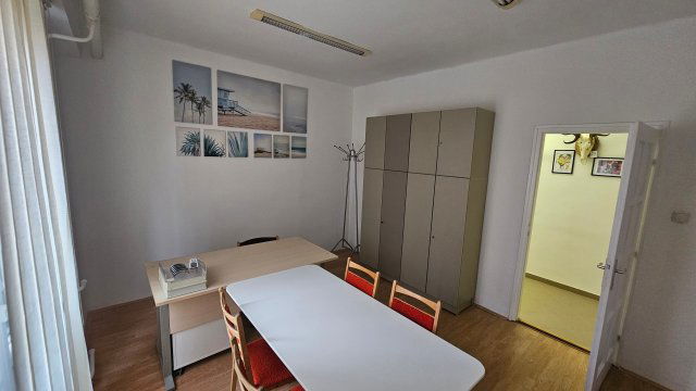 Kiadó iroda, Komlón 25 E Ft / hó, 1 szobás