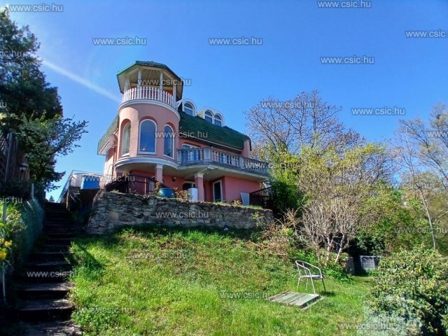 Eladó családi ház, Budakalászon 249.9 M Ft, 6 szobás