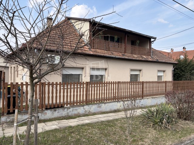 Eladó családi ház, Gödöllőn 69.99 M Ft, 8 szobás