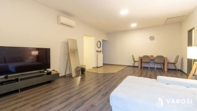 Eladó téglalakás, Siófokon 89.9 M Ft, 2 szobás