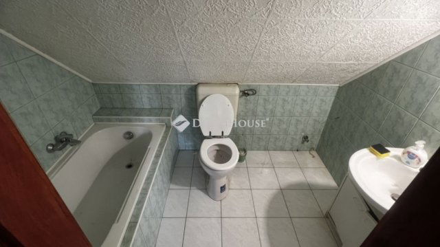 Eladó családi ház, Dunaújvárosban 62.5 M Ft, 6 szobás