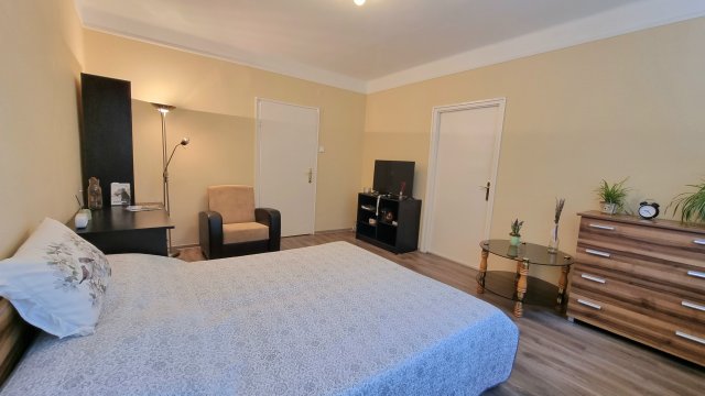 Kiadó téglalakás, albérlet, Nyíregyházán, Garibaldi utcában
