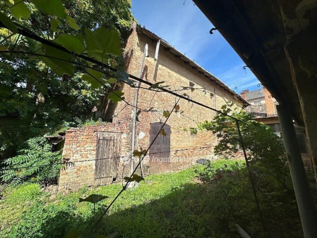 Eladó családi ház, Szentesen 110 M Ft, 7+1 szobás