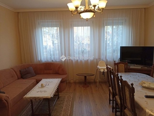 Eladó ikerház, Szegeden 117 M Ft, 5 szobás / költözzbe.hu