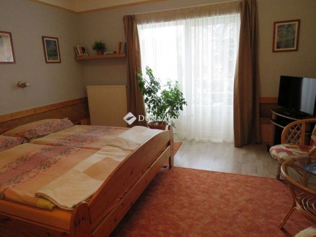 Eladó hotel, Veszprémben 185 M Ft, 13 szobás