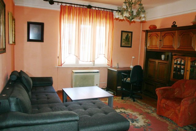 Kiadó családi ház, albérlet, Pécsett 160 E Ft / hó, 3 szobás