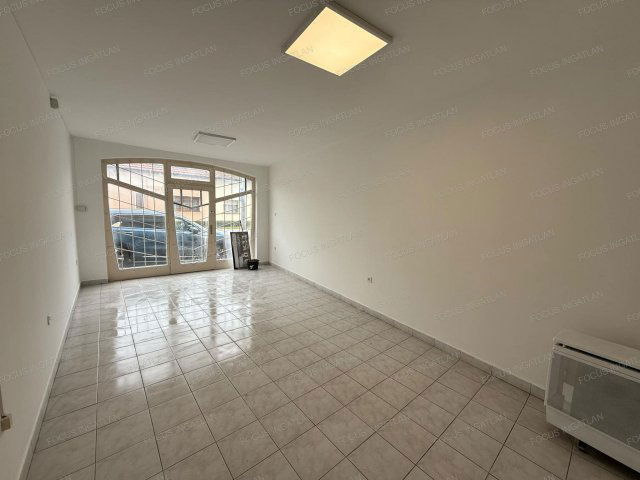 Eladó üzlethelyiség, Kecskeméten 21.99 M Ft, 2 szobás