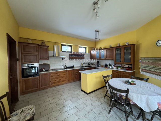 Eladó családi ház, Gyöngyösön 99.99 M Ft, 6+1 szobás