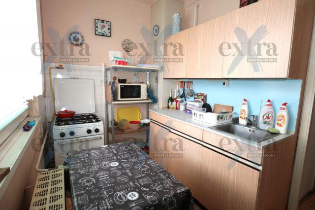 Eladó panellakás, Szegeden 42.5 M Ft, 2 szobás