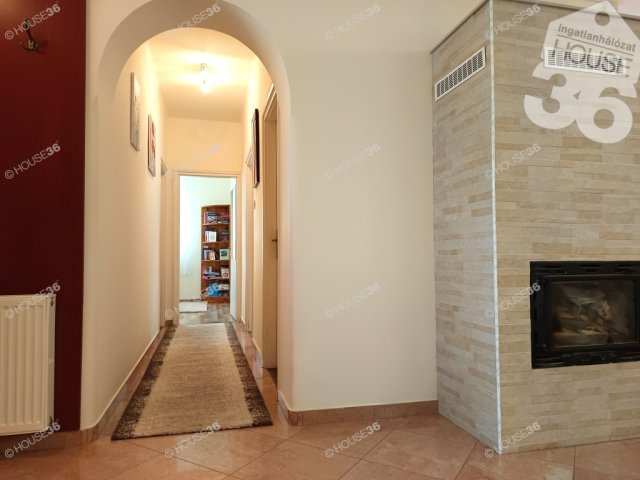 Eladó családi ház, Kecskeméten 161.9 M Ft, 7 szobás