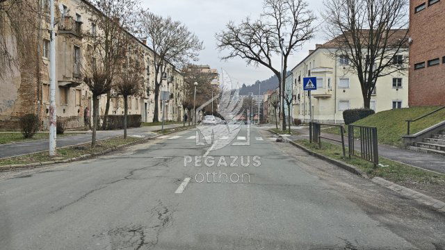 Eladó téglalakás, Ózdon, Árpád Vezér úton 5.8 M Ft, 2 szobás