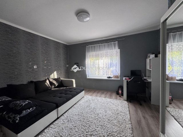 Eladó családi ház, Pécsett 84.99 M Ft, 4 szobás