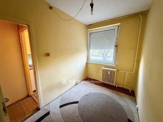 Eladó panellakás, Nyíregyházán 27.5 M Ft, 1+1 szobás