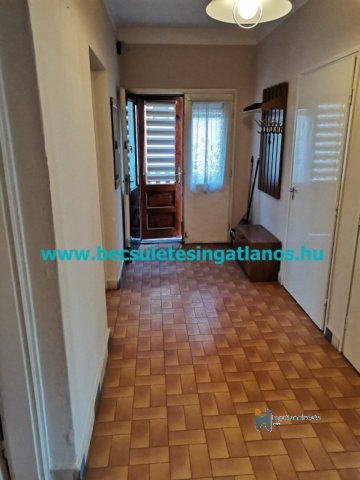Eladó családi ház, Hévízen 75 M Ft, 4+1 szobás