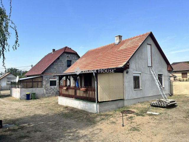 Eladó családi ház, Tóalmáson 49.9 M Ft, 6 szobás