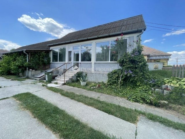 Eladó családi ház, Domonyban 63.5 M Ft, 5 szobás