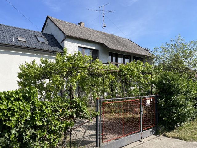 Eladó családi ház, Csopakon 127 M Ft, 5+2 szobás