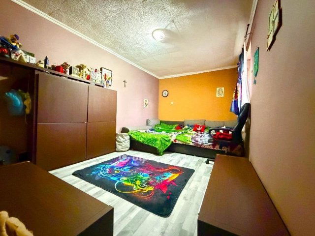 Eladó családi ház, Pápateszéren 21.99 M Ft, 3 szobás