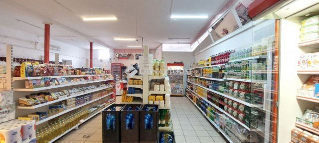 Eladó családi ház, Tatán 139.9 M Ft, 5 szobás