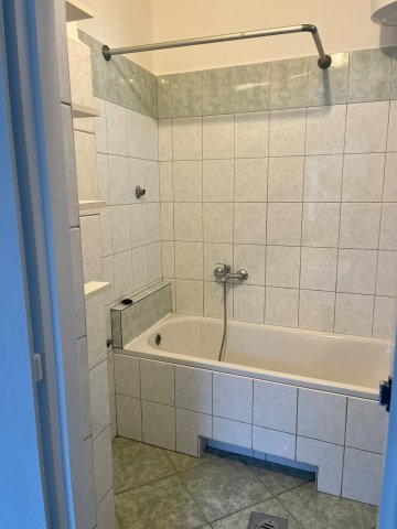 Eladó téglalakás, Esztergomban 24.9 M Ft, 1 szobás