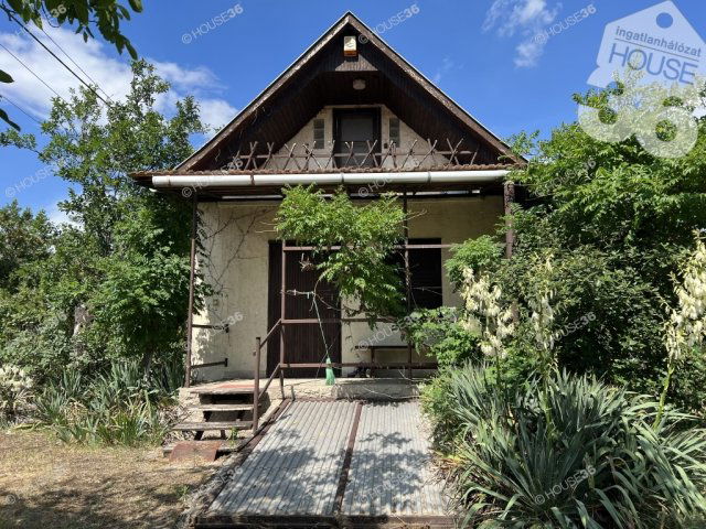 Eladó nyaraló, Csongrádon 19.9 M Ft, 3 szobás