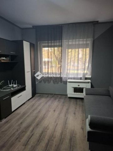 Eladó téglalakás, Szekszárdon 45.5 M Ft, 2 szobás