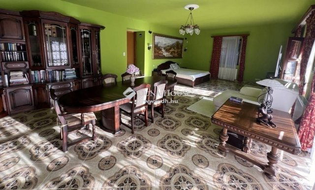 Eladó családi ház, Majosházán 265 M Ft, 4 szobás