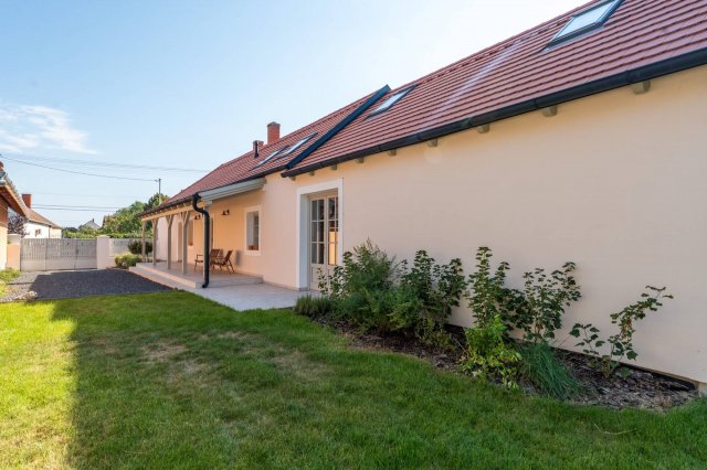 Eladó családi ház, Kisapátiban 134.9 M Ft, 4+2 szobás