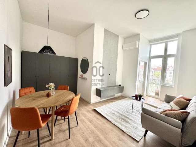 Eladó téglalakás, Budapesten, VI. kerületben 71.9 M Ft, 2 szobás